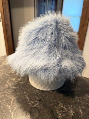 H & M Faux Fur Bucket Hat (M/L)